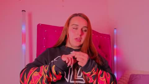 Snapshot of evy_orange1 chatting on 11/17/25, 04:07 EVY online show from 11/17/25, 04:07