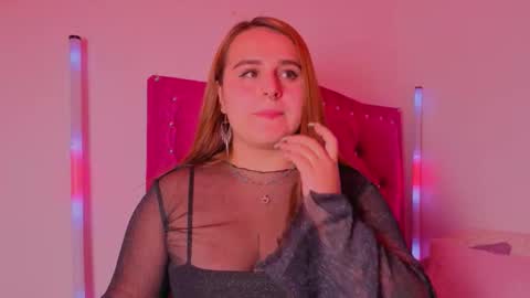 Snapshot of evy_orange1 chatting on 11/18/25, 04:50 EVY online show from 11/18/25, 04:50