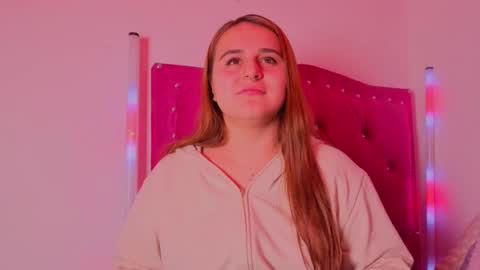 Snapshot of evy_orange1 chatting on 11/20/25, 11:15 EVY online show from 11/20/25, 11:15