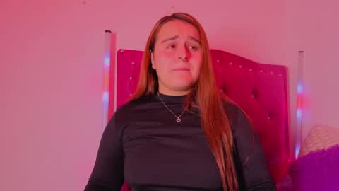 Snapshot of evy_orange1 chatting on 11/23/25, 04:01 EVY online show from 11/23/25, 04:01