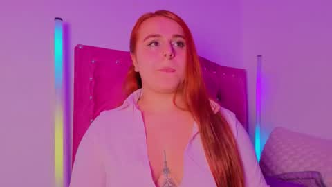 Snapshot of evy_orange1 chatting on 11/27/25, 02:24 EVY online show from 11/27/25, 02:24