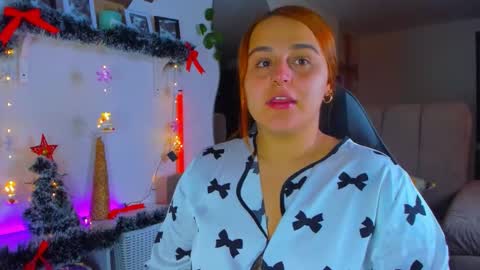 Snapshot of evy_orange1 chatting on 12/14/25, 04:29 EVY online show from 12/14/25, 04:29