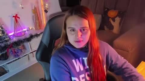 Snapshot of evy_orange1 chatting on 12/20/25, 03:46 EVY online show from 12/20/25, 03:46