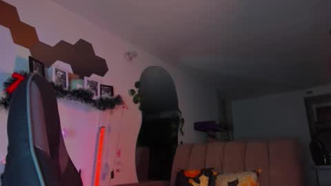 Snapshot of evy_orange1 chatting on 01/07/26, 02:14 EVY online show from 01/07/26, 02:14