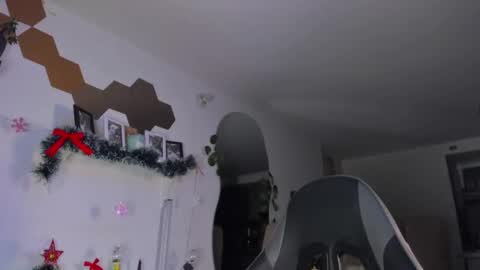 Snapshot of evy_orange1 chatting on 01/09/26, 02:25 EVY online show from 01/09/26, 02:25