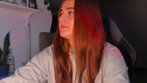 Snapshot of evy_orange1 chatting on 02/12/26, 11:33 EVY online show from 02/12/26, 11:33