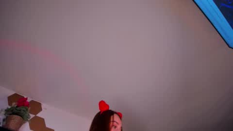 Snapshot of evy_orange1 chatting on 02/15/26, 03:36 EVY online show from 02/15/26, 03:36