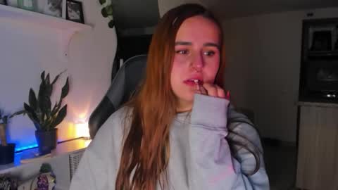 Snapshot of evy_orange1 chatting on 02/20/26, 02:41 EVY online show from 02/20/26, 02:41