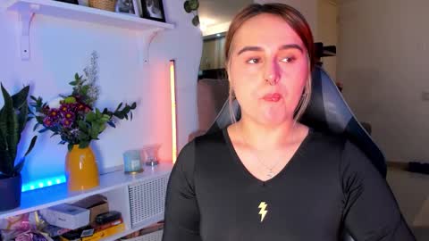 Snapshot of evy_orange1 chatting on 03/07/26, 01:13 EVY online show from 03/07/26, 01:13