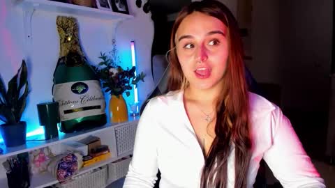 Snapshot of evy_orange1 chatting on 03/20/26, 02:38 EVY online show from 03/20/26, 02:38