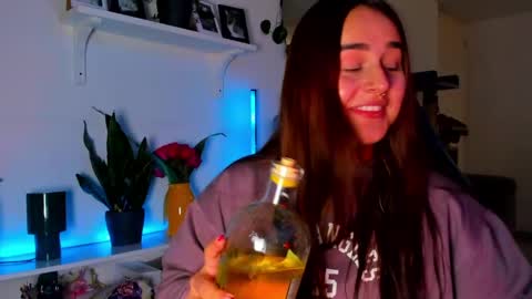 Snapshot of evy_orange1 chatting on 03/31/26, 12:34 EVY online show from 03/31/26, 12:34