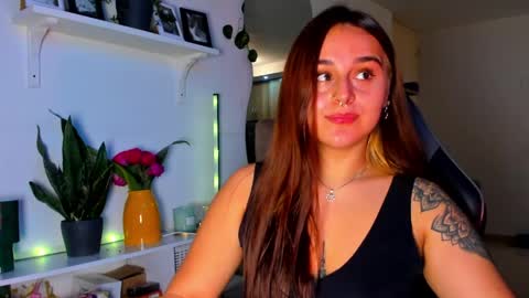 Snapshot of evy_orange1 chatting on 04/01/26, 01:06 EVY online show from 04/01/26, 01:06