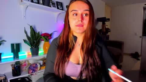 Snapshot of evy_orange1 chatting on 04/01/26, 11:24 EVY online show from 04/01/26, 11:24