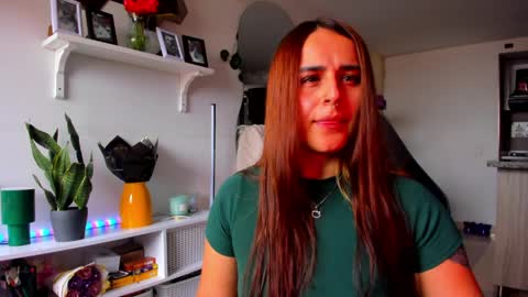 Snapshot of evy_orange1 chatting on 04/06/26, 04:19 EVY online show from 04/06/26, 04:19