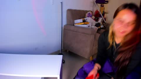 Snapshot of evy_orange1 chatting on 04/09/26, 01:16 EVY online show from 04/09/26, 01:16