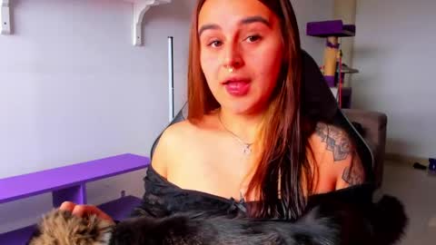 Snapshot of evy_orange1 chatting on 04/10/26, 03:50 EVY online show from 04/10/26, 03:50