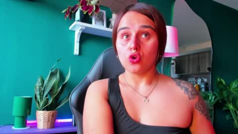 Snapshot of evy_orange1 chatting on 04/20/26, 05:48 EVY online show from 04/20/26, 05:48