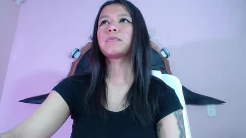 Snapshot of evybubbles_ chatting on 09/21/25, 07:04 Im Evy online show from 09/21/25, 07:04