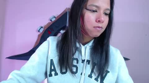 Snapshot of evybubbles_ chatting on 10/26/25, 03:07 Im Evy online show from 10/26/25, 03:07