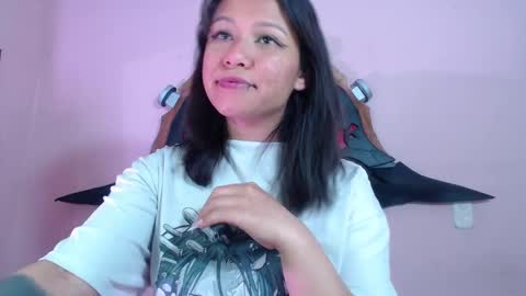 Snapshot of evybubbles_ chatting on 11/04/25, 02:27 Im Evy online show from 11/04/25, 02:27