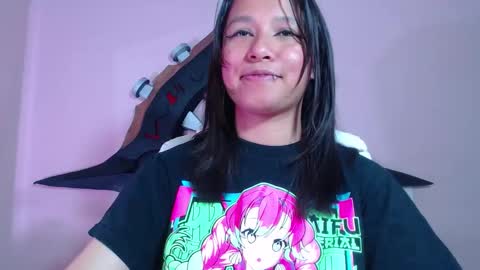 Snapshot of evybubbles_ chatting on 12/19/25, 04:25 Im Evy online show from 12/19/25, 04:25