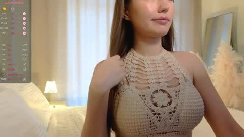 Snapshot of exclusive_model_ chatting on 04/27/26, 10:35 Angel online show from 04/27/26, 10:35