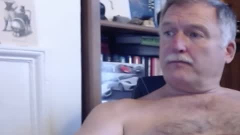 exhibpeacock123 online show from 11/27/25, 12:29