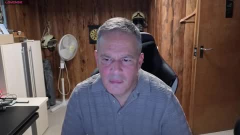 Snapshot of exibe1219 chatting on 12/23/24, 11:25 exibe1219 online show from 12/23/24, 11:25