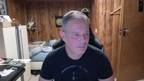 Snapshot of exibe1219 chatting on 01/06/25, 06:52 exibe1219 online show from 01/06/25, 06:52