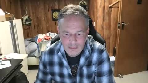 Snapshot of exibe1219 chatting on 10/20/25, 12:27 exibe1219 online show from 10/20/25, 12:27