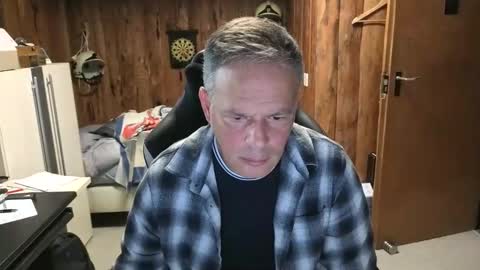 Snapshot of exibe1219 chatting on 10/21/25, 09:21 exibe1219 online show from 10/21/25, 09:21