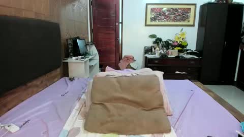 Snapshot of exotic_angel69 chatting on 02/15/26, 01:46 voloptous mommy angel online show from 02/15/26, 01:46