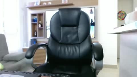 Snapshot of exotic_dude chatting on 12/02/24, 10:34 camilo online show from 12/02/24, 10:34