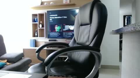 Snapshot of exotic_dude chatting on 01/10/25, 08:26 camilo online show from 01/10/25, 08:26