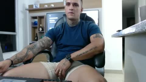 Snapshot of exotic_dude chatting on 01/31/25, 05:30 camilo online show from 01/31/25, 05:30