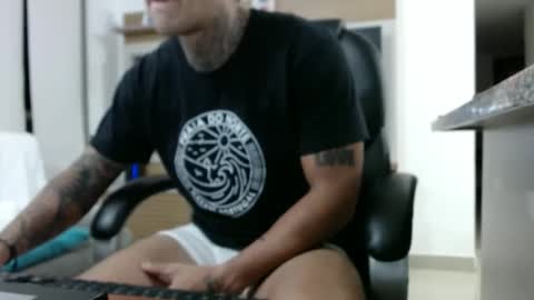 Snapshot of exotic_dude chatting on 02/18/25, 06:59 camilo online show from 02/18/25, 06:59