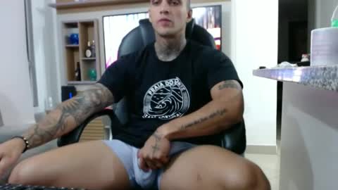 Snapshot of exotic_dude chatting on 03/12/25, 04:51 camilo online show from 03/12/25, 04:51