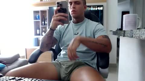 Snapshot of exotic_dude chatting on 05/28/26, 01:30 camilo online show from 05/28/26, 01:30