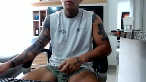 Snapshot of exotic_dude chatting on 06/17/26, 03:35 camilo online show from 06/17/26, 03:35