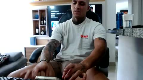 Snapshot of exotic_dude chatting on 06/21/26, 05:04 camilo online show from 06/21/26, 05:04