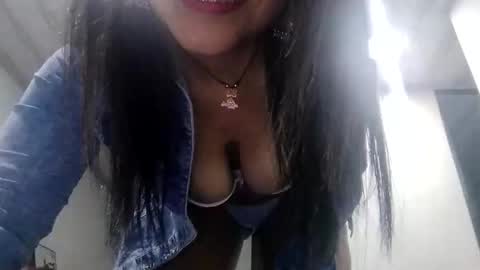 Mia online show from 04/07/26, 03:40