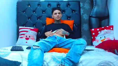 Snapshot of exotichot_couple chatting on 12/24/24, 01:49 exotichot_couple online show from 12/24/24, 01:49