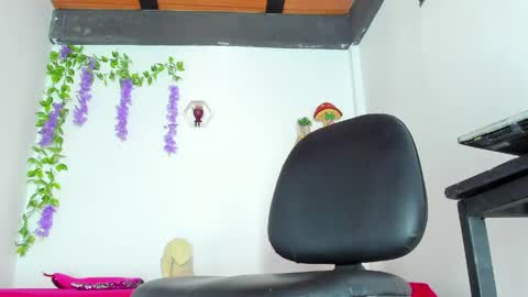 Snapshot of exotiic_sara chatting on 04/05/26, 07:44 SARA online show from 04/05/26, 07:44