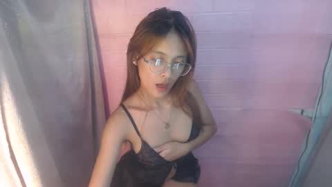 Snapshot of expenseve_kendy chatting on 10/25/25, 10:04 veronica online show from 10/25/25, 10:04