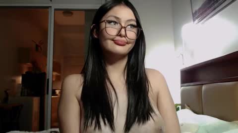 Snapshot of expensive_candyx chatting on 12/21/25, 02:02 Candy online show from 12/21/25, 02:02