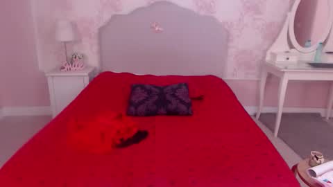 Alana online show from 11/30/25, 08:46