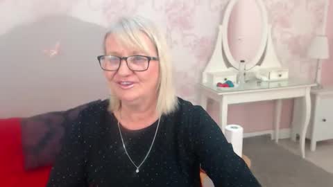 Snapshot of experiencedalana chatting on 04/12/26, 01:10 Alana online show from 04/12/26, 01:10