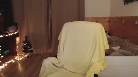 Snapshot of exponentex5 chatting on 02/24/25, 04:04 Crystal online show from 02/24/25, 04:04