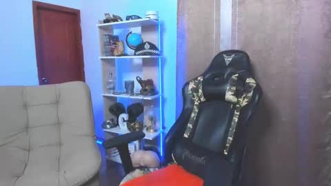 Snapshot of exquisite_gabe chatting on 02/07/25, 10:52 GABRIEL online show from 02/07/25, 10:52