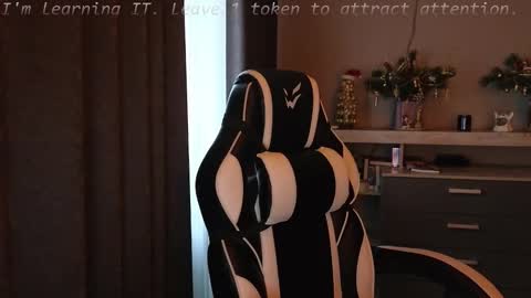 Snapshot of exstayz chatting on 12/22/25, 10:23 Sweetheart online show from 12/22/25, 10:23